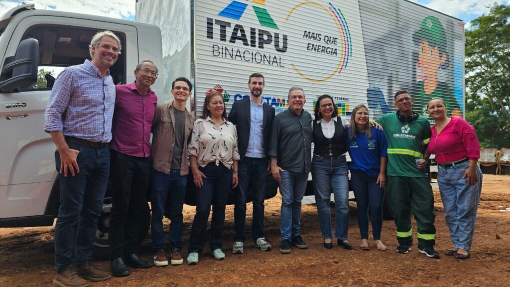 Agecold recebe caminhão, esteira e equipamentos para fortalecer coleta seletiva em Dourados Agecold recebe caminhão, esteira e equipamentos para fortalecer coleta seletiva em Dourados