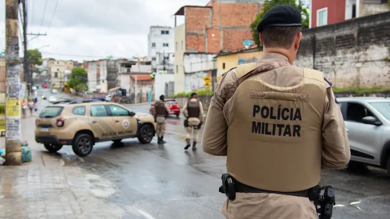As duas faces das mortes violentas no Brasil: feminicídios e ações policiais As duas faces das mortes violentas no Brasil: feminicídios e ações policiais