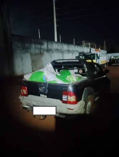 GM de Dourados apreende mais de 7 toneladas de ração, arma de fogo e balança de precisão