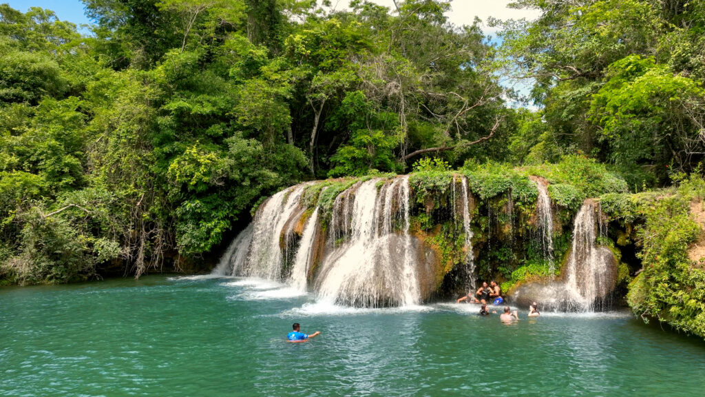 Folha de Dourados participa de press trip e mergulha no ecoturismo de Bonito
