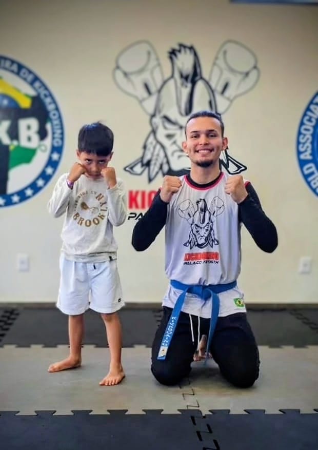 Lucas Palacio Galhardo, atleta douradense, é exemplo de superação entre o karatê e o kickboxing