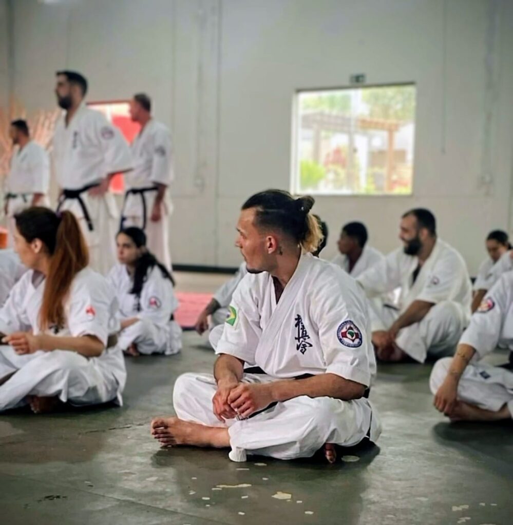 Lucas Palacio Galhardo, atleta douradense, é exemplo de superação entre o karatê e o kickboxing