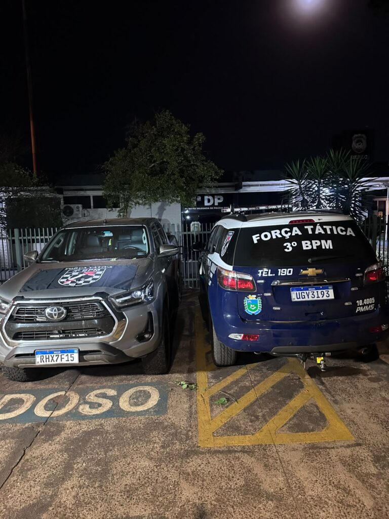 Dupla é flagrada tentando furtar Hilux em Dourados e confessa participação em outro crime Dupla é flagrada tentando furtar Hilux em Dourados e confessa participação em outro crime