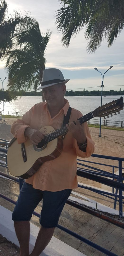 Campo Grande: Dia do Poeta reúne escritores e músicos em celebração à literatura Campo Grande: Dia do Poeta reúne escritores e músicos em celebração à literatura