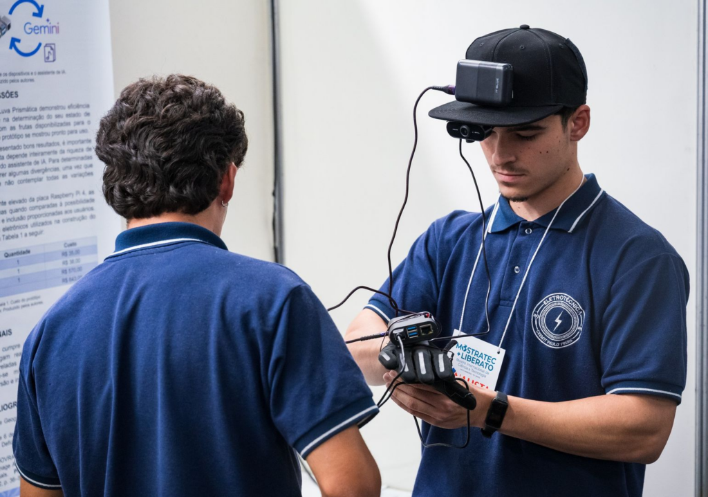 Estudantes de 10 cidades de MS participam da maior feira de ciência e tecnologia da América Latina