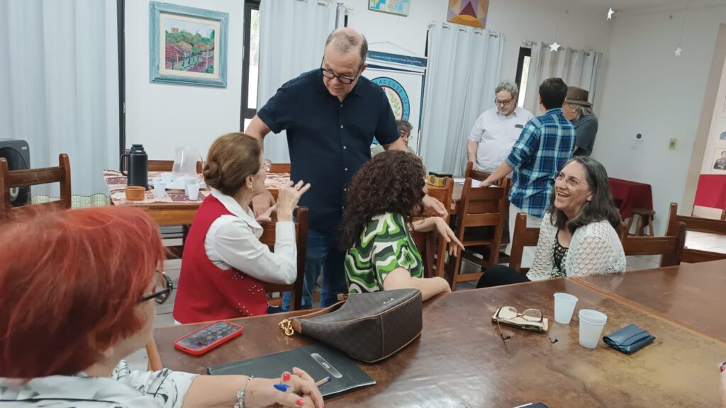 Professora Ilsyane Kmitta é eleita presidenta da Academia de Letras do Brasil/Dourados