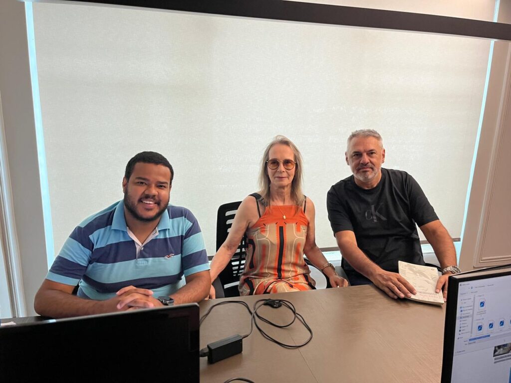 Livraria Canto das Letras festeja 15 anos com lançamento de livros e programação cultural Livraria Canto das Letras festeja 15 anos com lançamento de livros e programação cultural