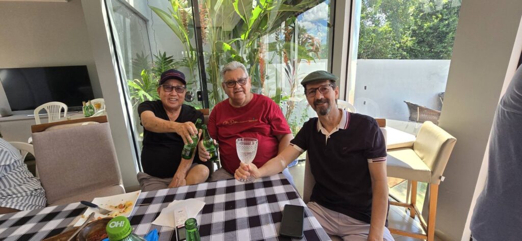 Confraternização: Ricardo Ojeda reúne amigos da imprensa na residência do casal Coca