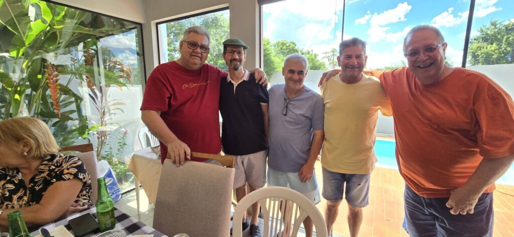 Confraternização: Ricardo Ojeda reúne amigos da imprensa na residência do casal Coca