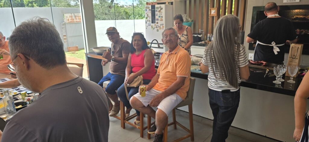 Confraternização: Ricardo Ojeda reúne amigos da imprensa na residência do casal Coca