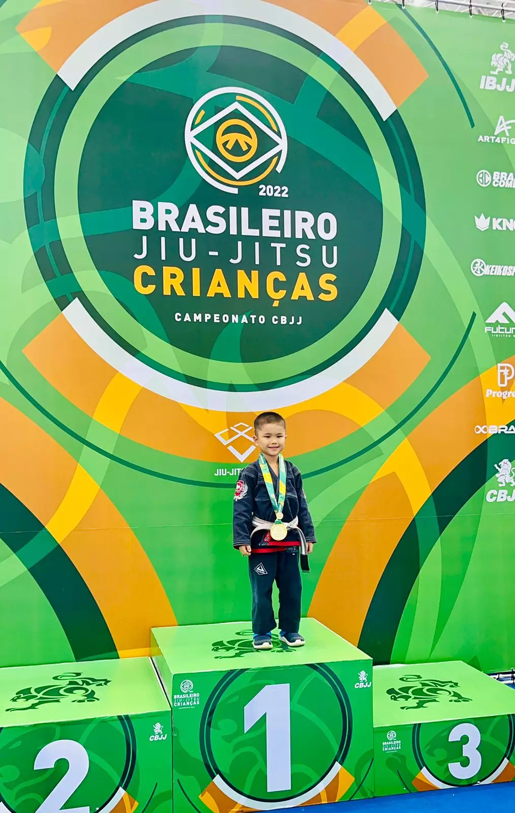 Crian&ccedil;as douradenses ganham medalhas no Campeonato Brasileiro de Jiu-Jitsu