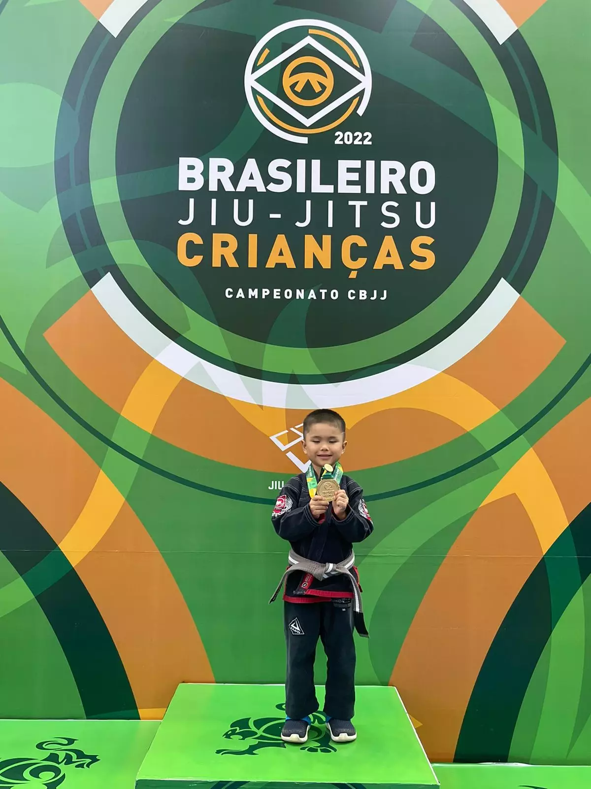 Crian&ccedil;as douradenses ganham medalhas no Campeonato Brasileiro de Jiu-Jitsu