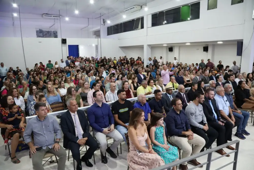Livro ‘Minha história em Dourados’ recebe Menção Honrosa da Câmara Livro ‘Minha história em Dourados’ recebe Menção Honrosa da Câmara