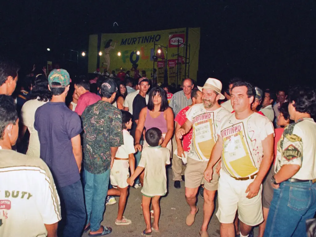 Zeca e Gilda presentearam Lula com fotos do carnaval de 1997, em Porto Murtinho Zeca e Gilda presentearam Lula com fotos do carnaval de 1997, em Porto Murtinho