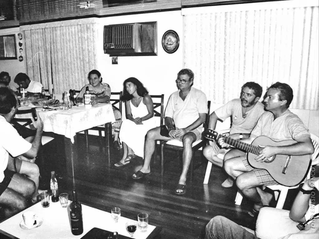Zeca e Gilda presentearam Lula com fotos do carnaval de 1997, em Porto Murtinho Zeca e Gilda presentearam Lula com fotos do carnaval de 1997, em Porto Murtinho