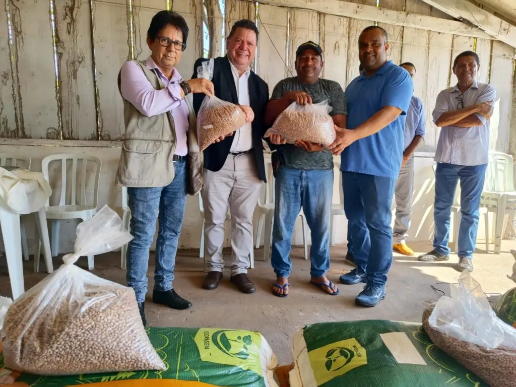 Secretaria de Agricultura Familiar e Conab realizaram entrega de sementes em MS Secretaria de Agricultura Familiar e Conab realizaram entrega de sementes em MS