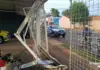 MS: motorista invade garagem, atropela morador de rua e foge deixando placa do carro