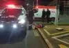 Jovem sofre acidente grave após fugir da polícia e realizar manobras em Dourados