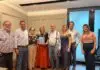 Família Tozzi Junqueira recebe exemplares de livro histórico na Folha de Dourados