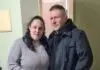 Grávida é encontrada morta e marido é decapitado em casa com pichações macabras