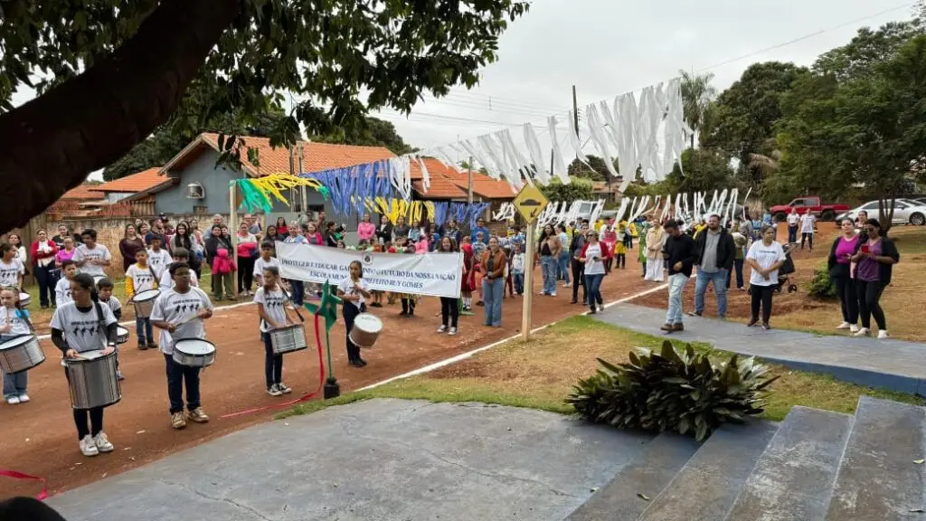 Compromisso que Transforma: Deputada Lia Nogueira Resgata Desfile Cívico em Vila São Pedro