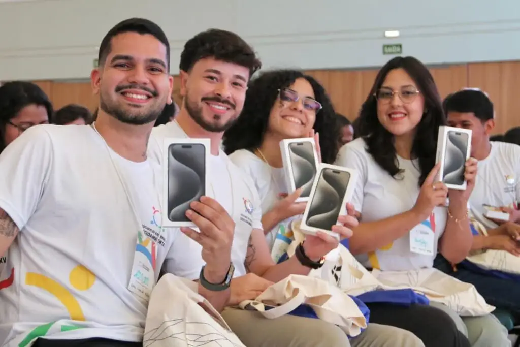 Jovens douradenses vencem concurso da Itaipu Binacional com vídeo sobre desinformação climática Jovens douradenses vencem concurso da Itaipu Binacional com vídeo sobre desinformação climática