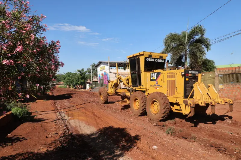 Prefeitura inicia trabalhos de cascalhamento nas ruas da comunidade Santa Felicidade