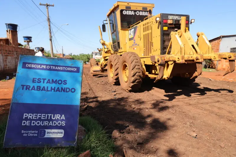 Prefeitura inicia trabalhos de cascalhamento nas ruas da comunidade Santa Felicidade