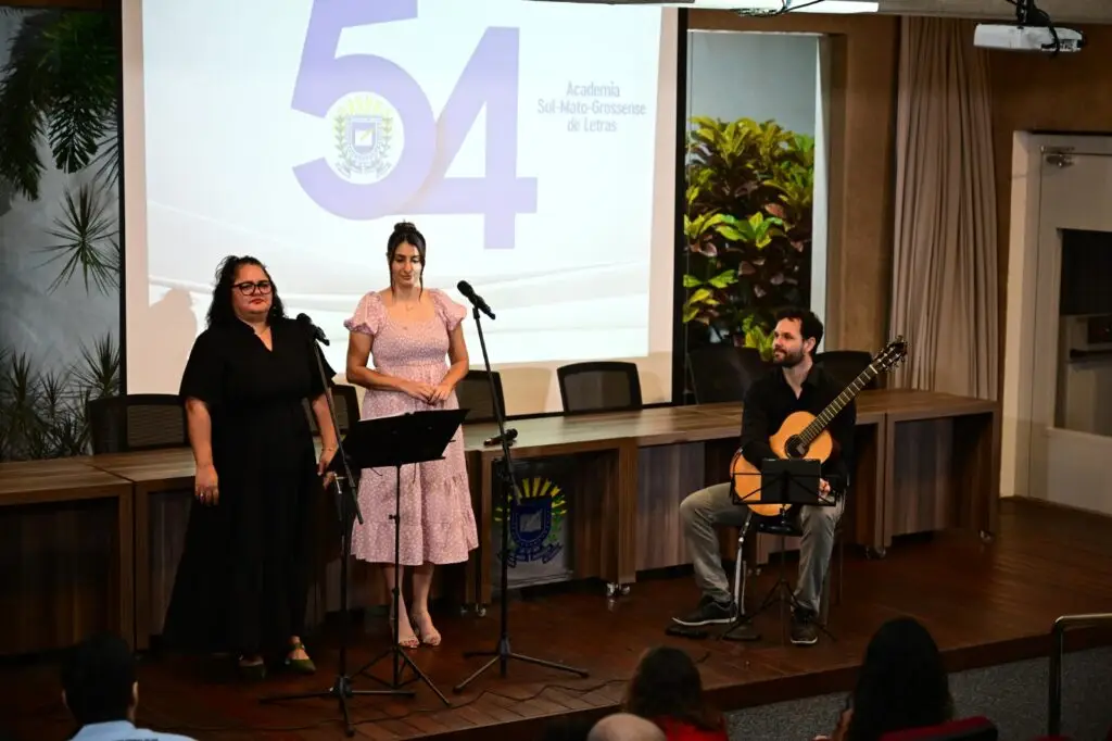 Palestras Imortais: Godofredo de Oliveira Neto defende autonomia da literatura no último Chá Acadêmico da ASL em 2025
