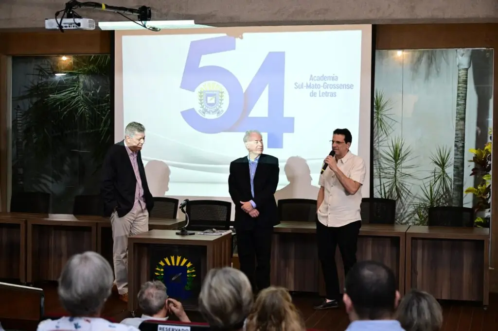 Palestras Imortais: Godofredo de Oliveira Neto defende autonomia da literatura no último Chá Acadêmico da ASL em 2025