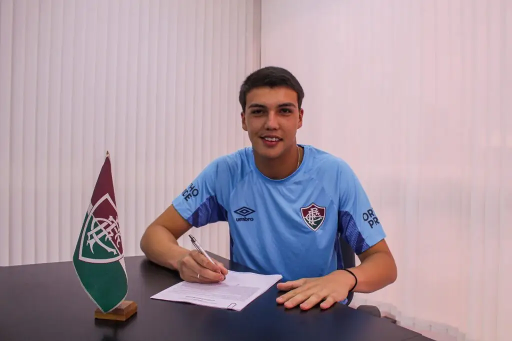 Dourados na Copinha 2026: Gustavo Felix transforma dor em força no Fluminense