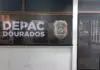 Criança é encontrada chorando sozinha em rotatória e pai é preso em Dourados