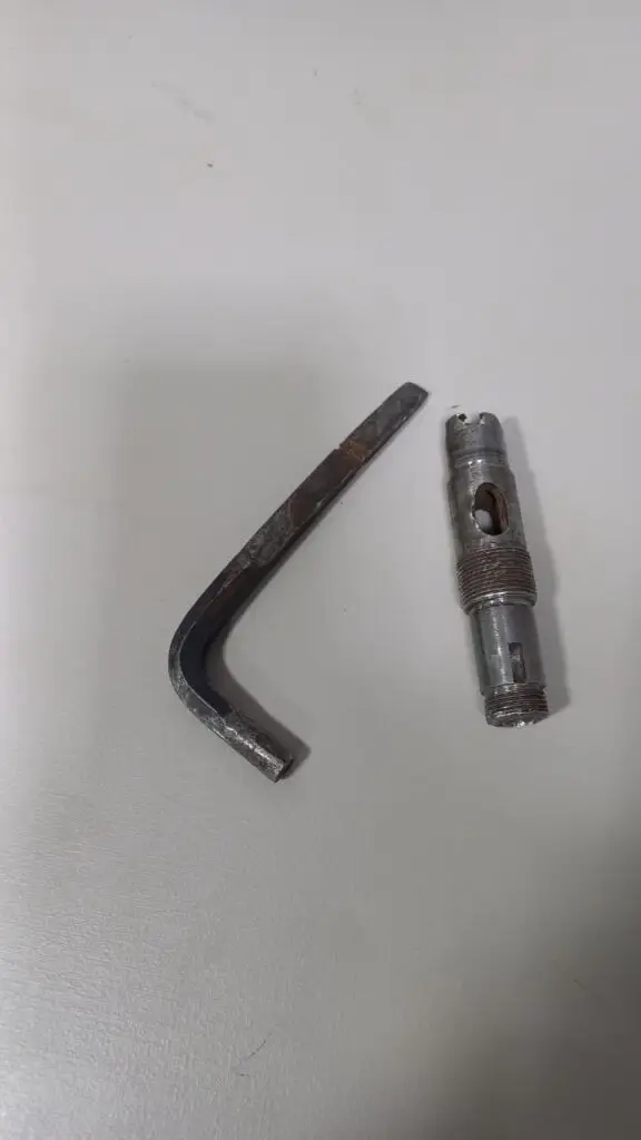 Menor de 16 anos é preso montado em uma motocicleta sendo rebocado por outra moto em Dourados