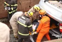 MS: técnica de enfermagem cai com carro em córrego após sair de plantão