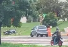 (Vídeo) Mulher de calcinha e sutiã protesta sobre carro em Campo Grande