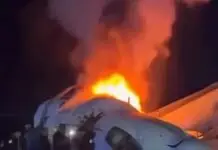 Jatinho cai em rodovia com 6 pessoas a bordo, pega fogo e deixa um morto