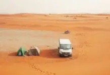 Caminhão quebra, e 49 pessoas morrem de sede no deserto
