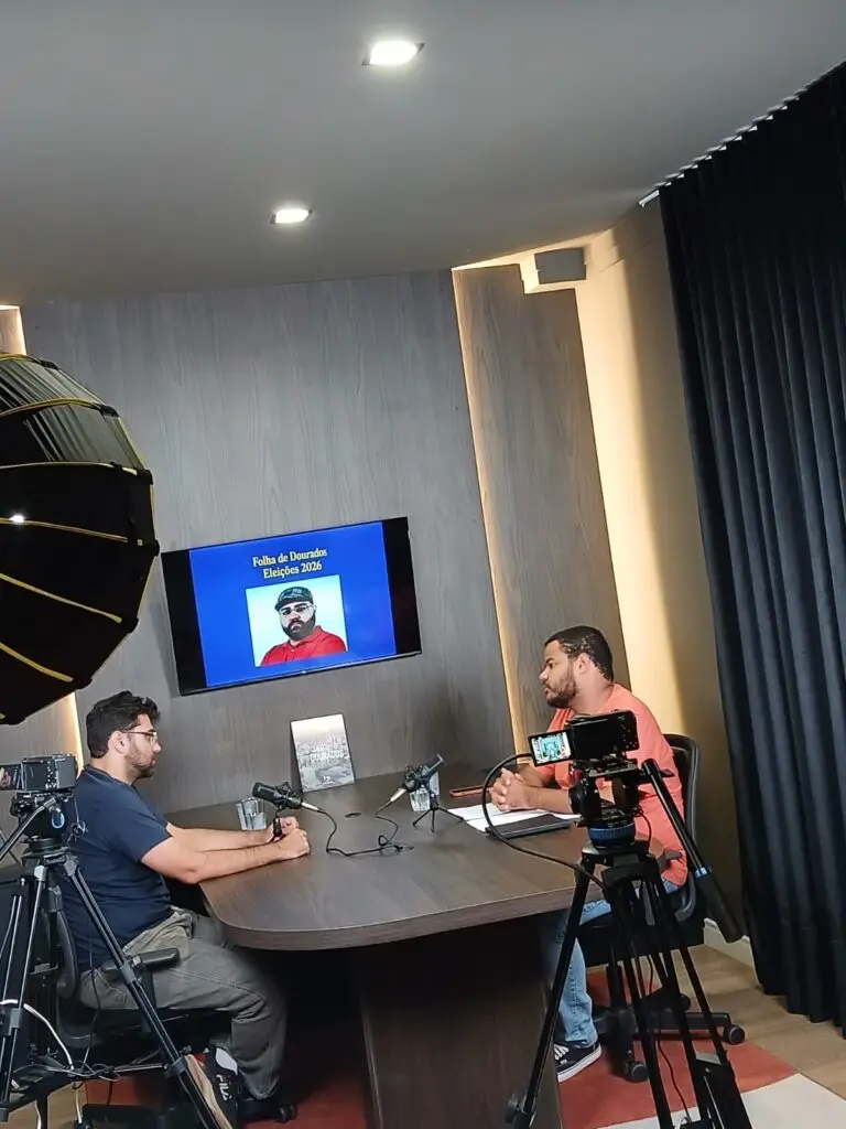'Não estou distante do chão do movimento', afirma professor Léo em entrevista ao FolhaCast