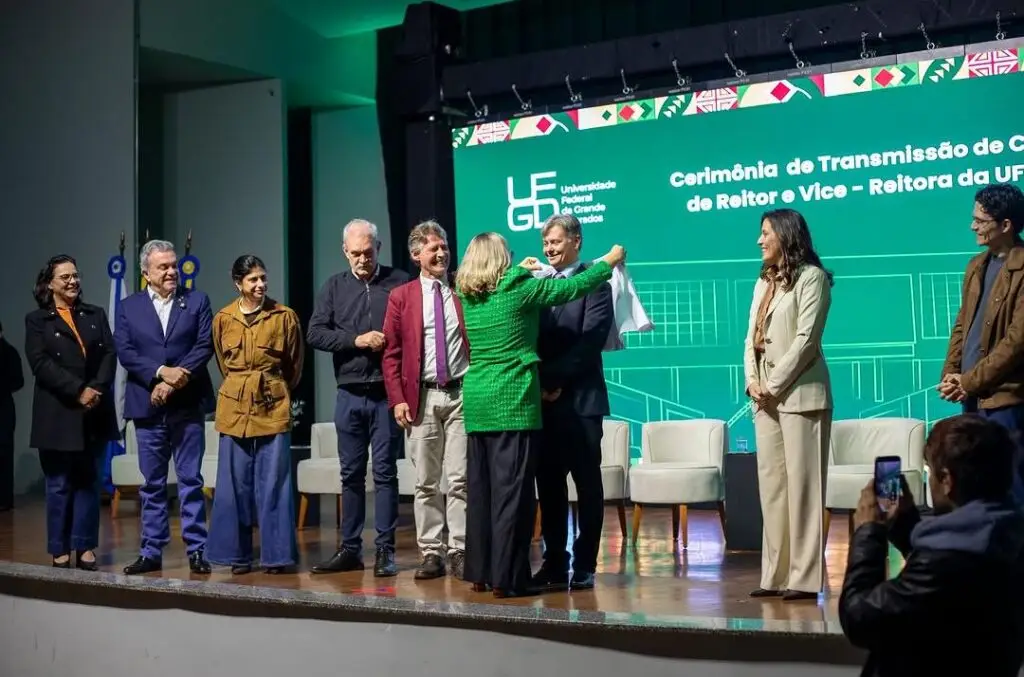 Etienne Biasotto e Danielle Marques Vilela tomam posse na Reitoria da UFGD