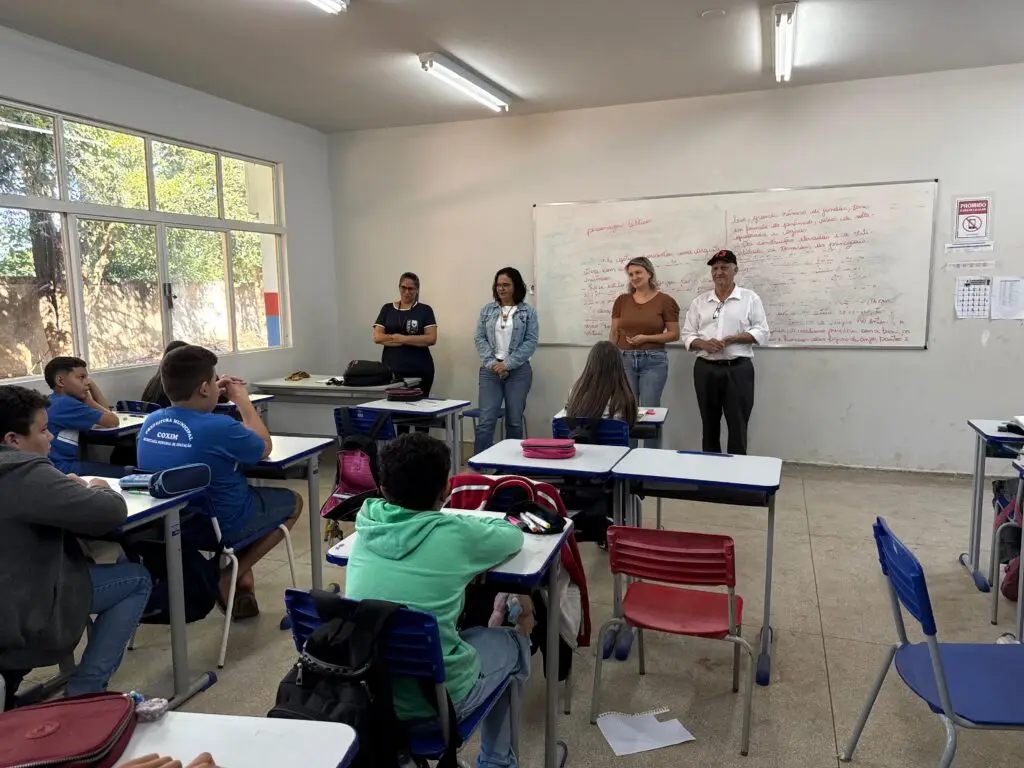 Gleice Jane garante R$ 250 mil para educação e busca novos recursos para a saúde Gleice Jane garante R$ 250 mil para educação e busca novos recursos para a saúde