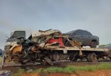 Motorista morre após batida entre caminhões em rodovia