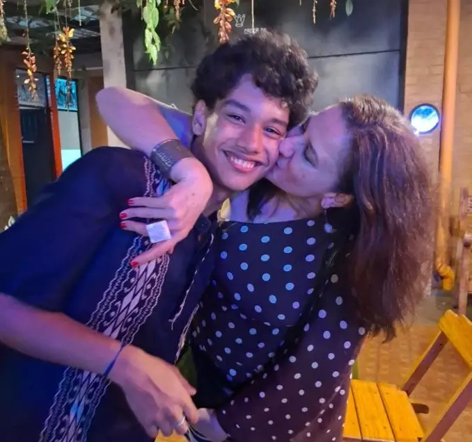 Noite de Gala no Casulo: João Martinelli lança 'Maquiagem' com casa cheia