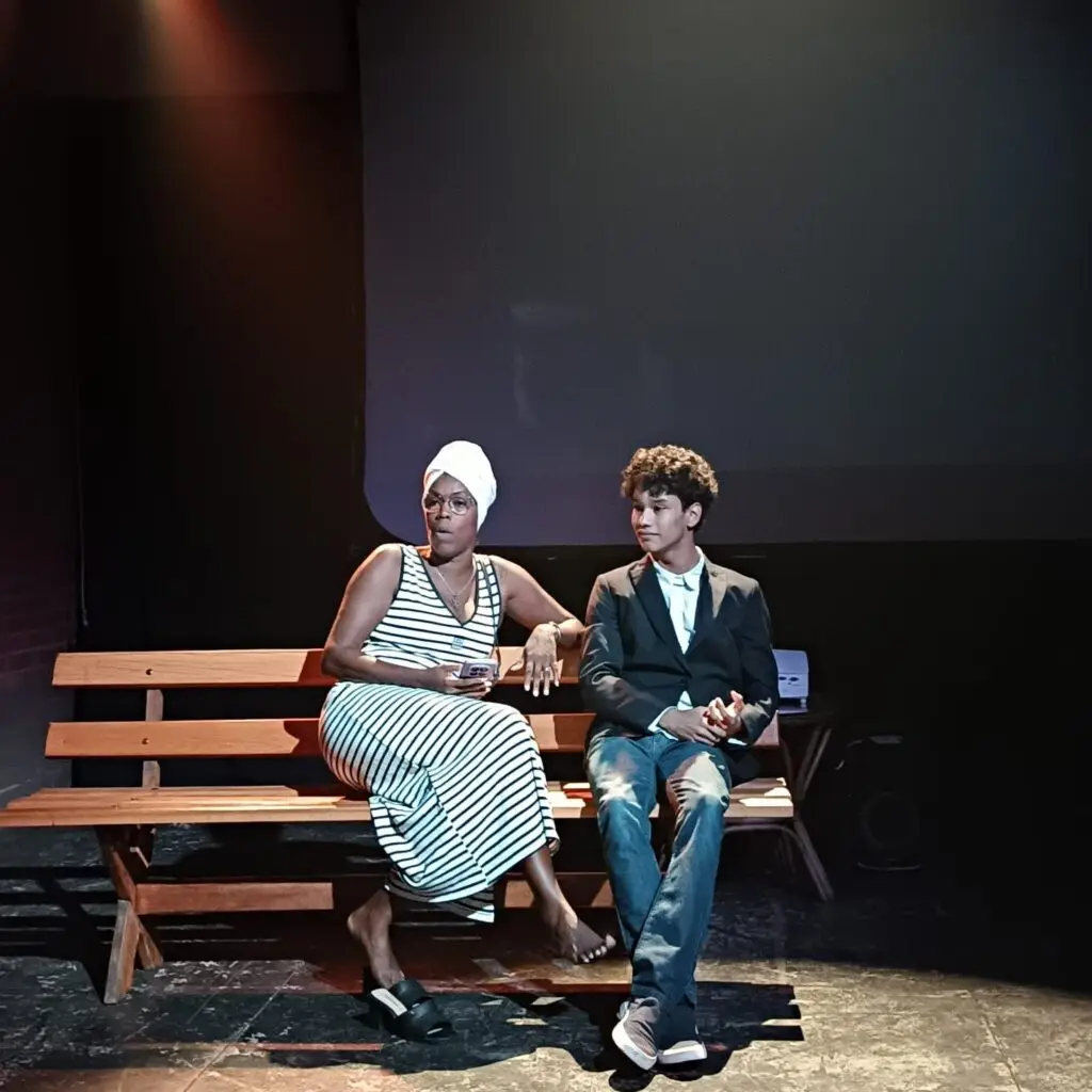 Noite de Gala no Casulo: João Martinelli lança 'Maquiagem' com casa cheia