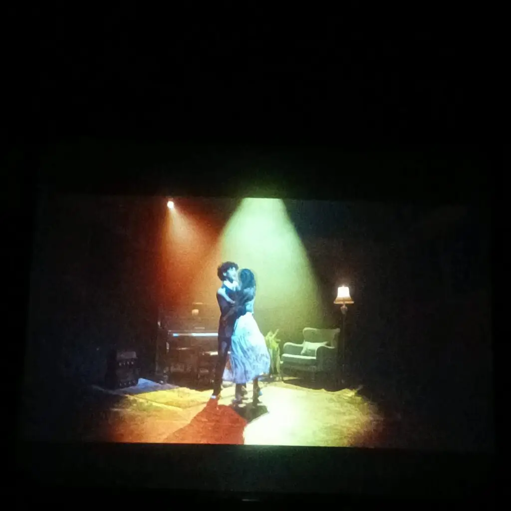 Noite de Gala no Casulo: João Martinelli lança 'Maquiagem' com casa cheia