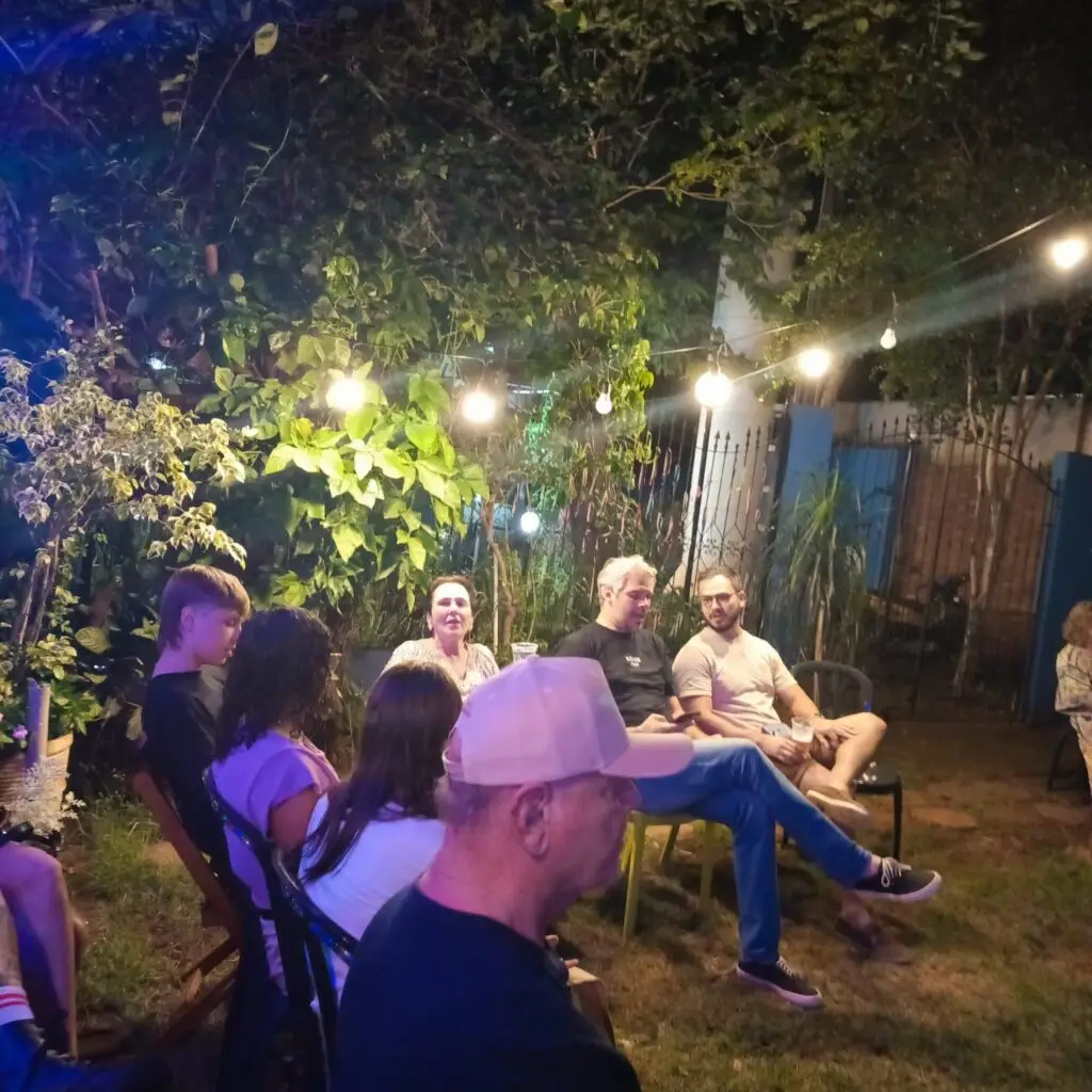 Noite de Gala no Casulo: João Martinelli lança 'Maquiagem' com casa cheia