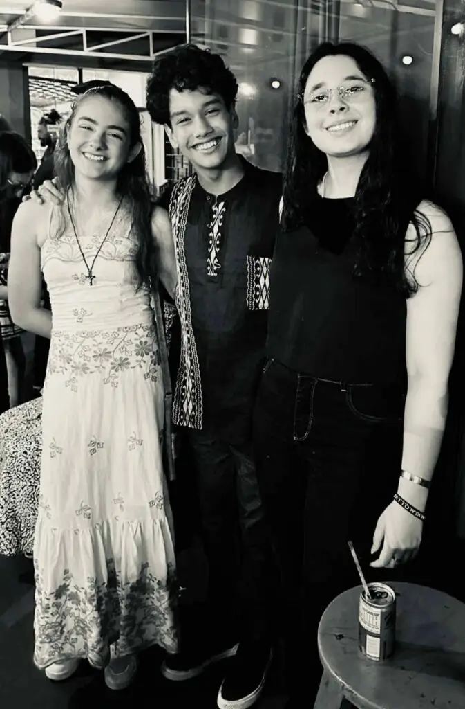 Noite de Gala no Casulo: João Martinelli lança 'Maquiagem' com casa cheia