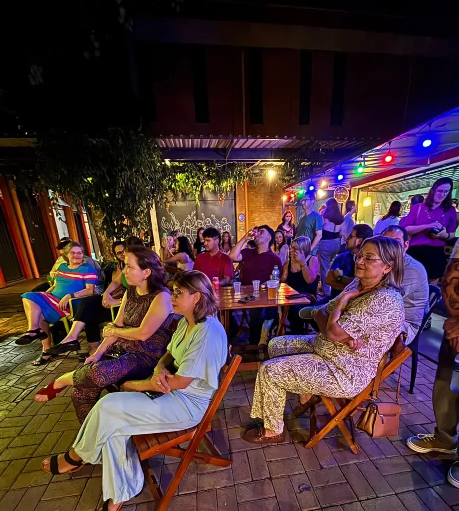 Noite de Gala no Casulo: João Martinelli lança 'Maquiagem' com casa cheia