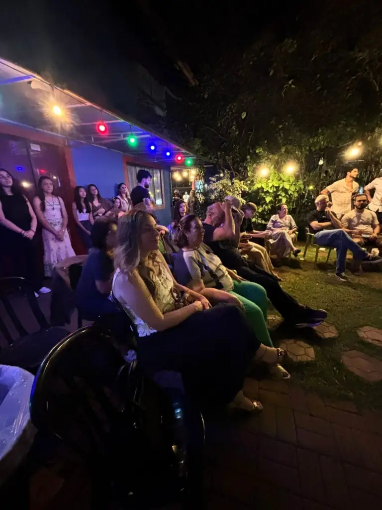 Noite de Gala no Casulo: João Martinelli lança 'Maquiagem' com casa cheia