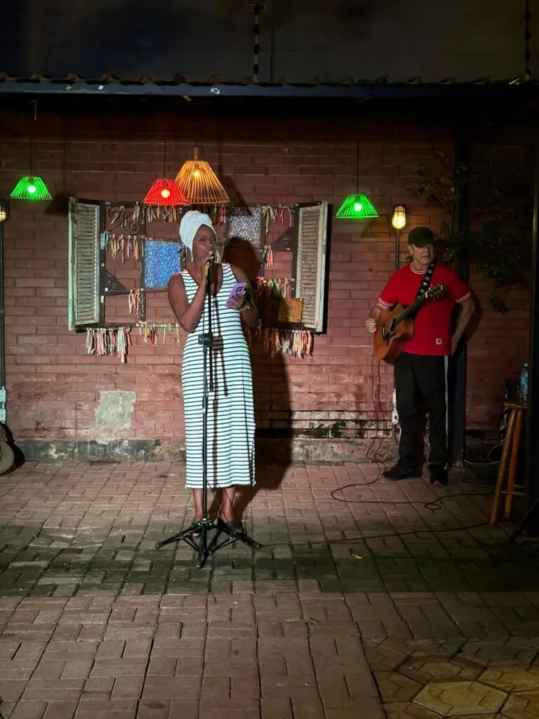 Noite de Gala no Casulo: João Martinelli lança 'Maquiagem' com casa cheia