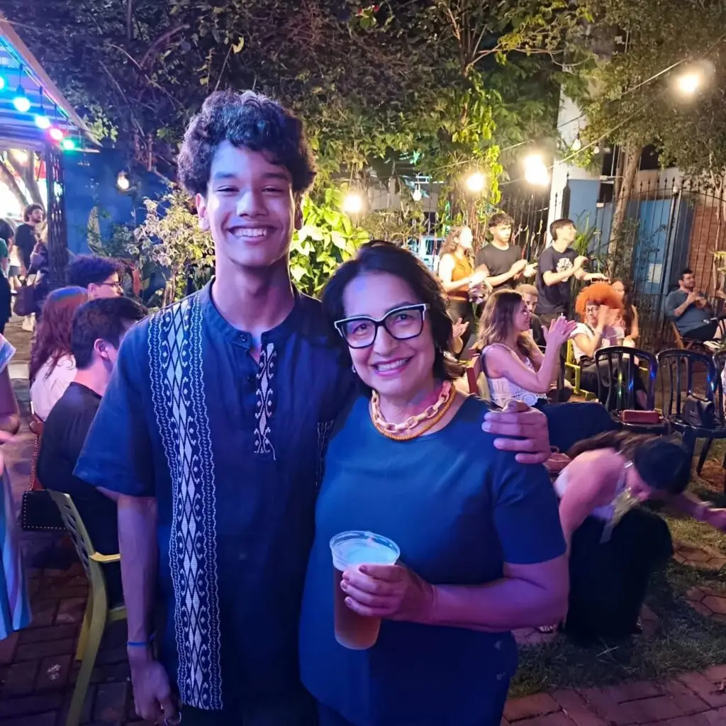 Noite de Gala no Casulo: João Martinelli lança 'Maquiagem' com casa cheia